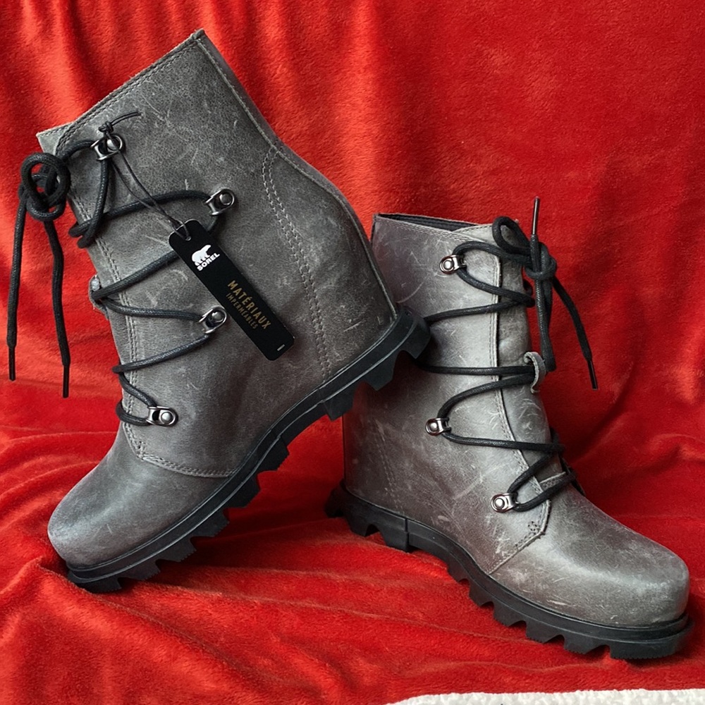 Sorel Women's Joan of Arctic Wedge III Lace Boot (size 7.5)